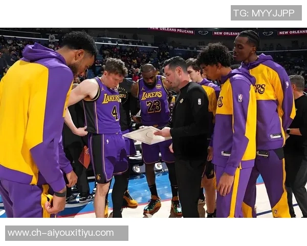 詹姆斯赞球队战术艾顿多面手能力出众可助攻掩护